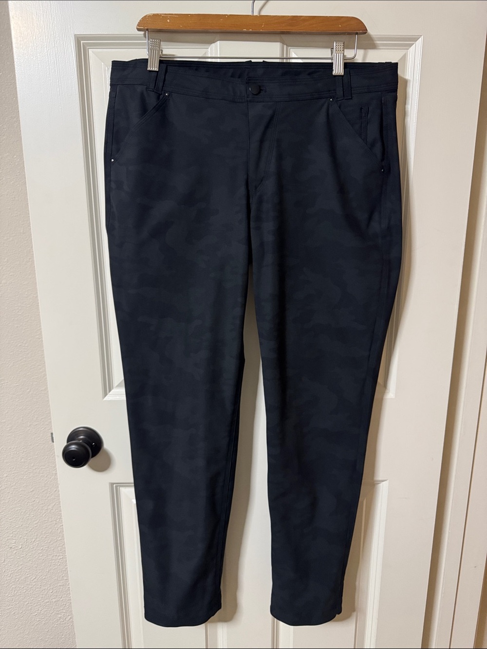 lululemon athletica Day Trip Boyfriend Pant in Lotus Camo Black